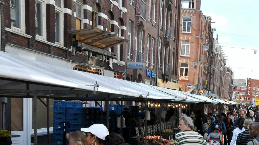 Ten Katemarkt Oud-West Amsterdam Fresh fruits, vegetables and street food at Ten Katemarkt, Amsterdam