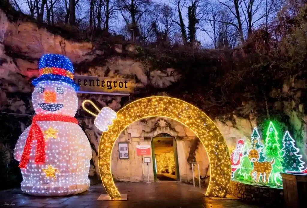 valkenburg-christmas-town-market-underground-cave-netherlands-holland-christmas-stalls-decorations-bear-santa-reindeer-gifts-Christ-nativity-scenes_40